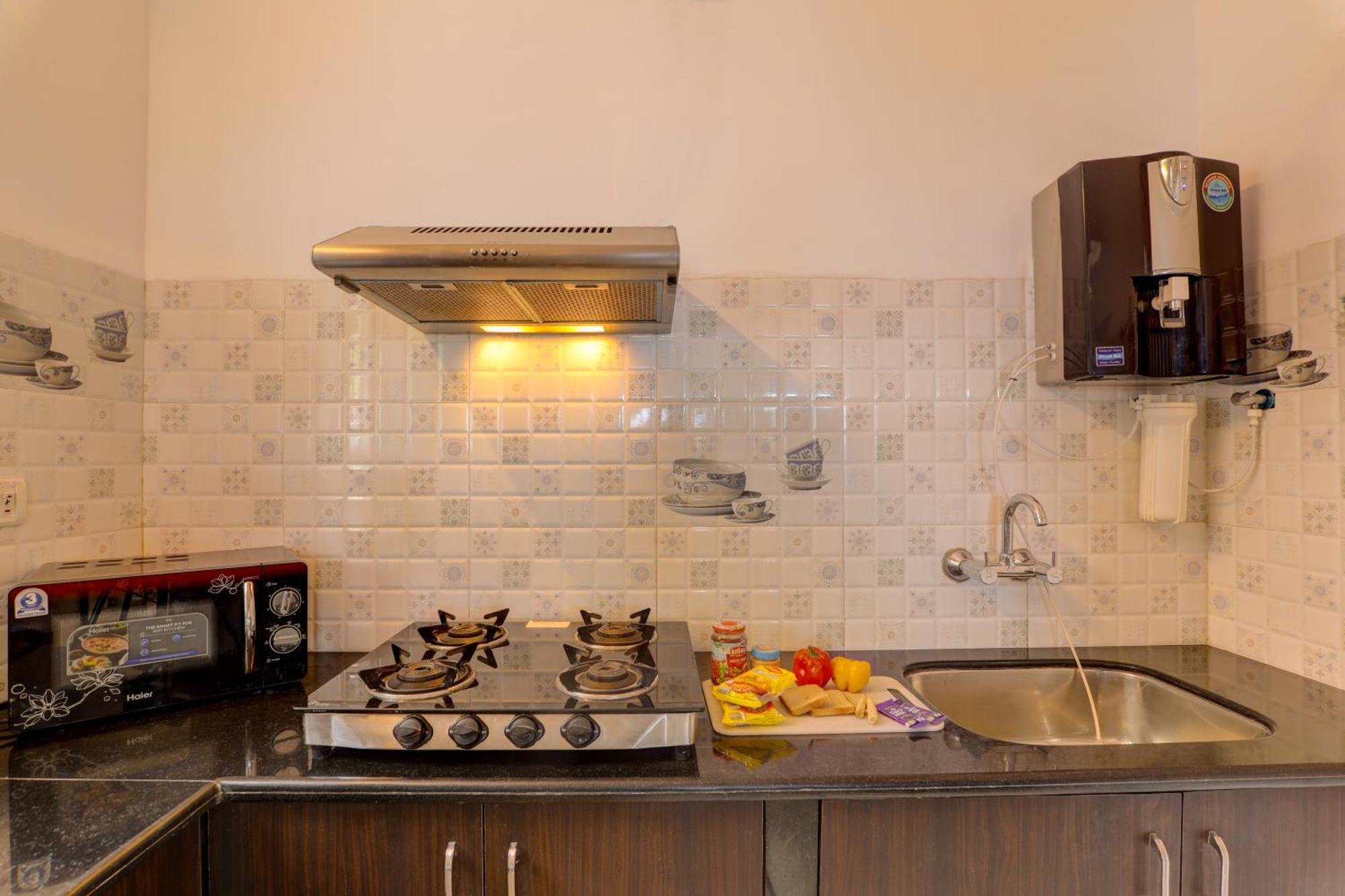 Jaqk Holidays - 9Bhk Villa For Big Groups, Private Pool-Wifi-Cartaker-Parking, North Goa バガ エクステリア 写真